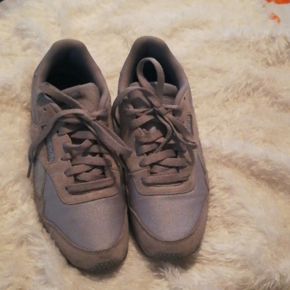 Reebok Gray/silver Suade leather sneaker